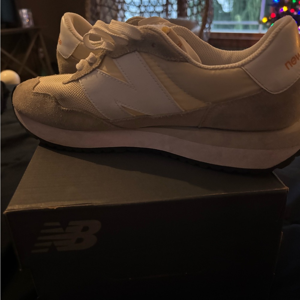 Women’s new balance shoes